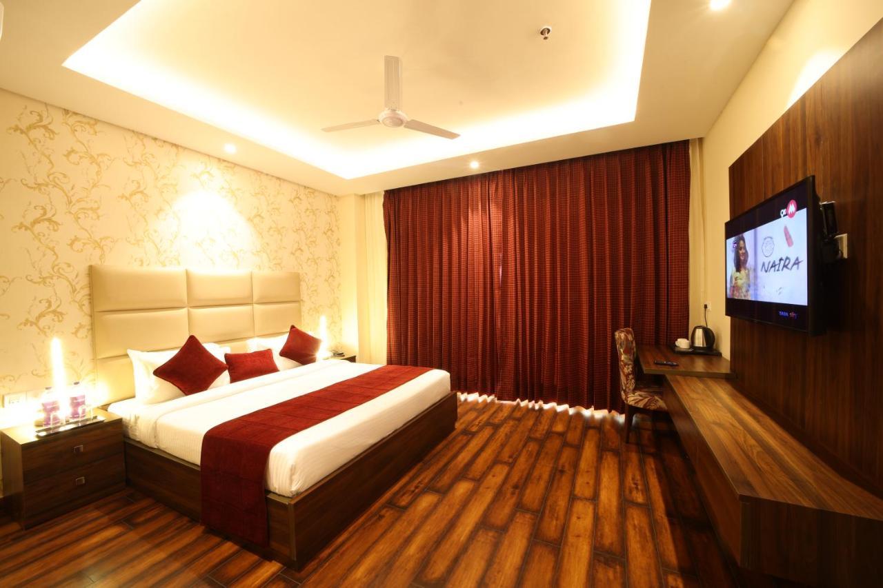 Hotel The Vilana A Unit Of Jg Developers Rishikesh Exterior photo
