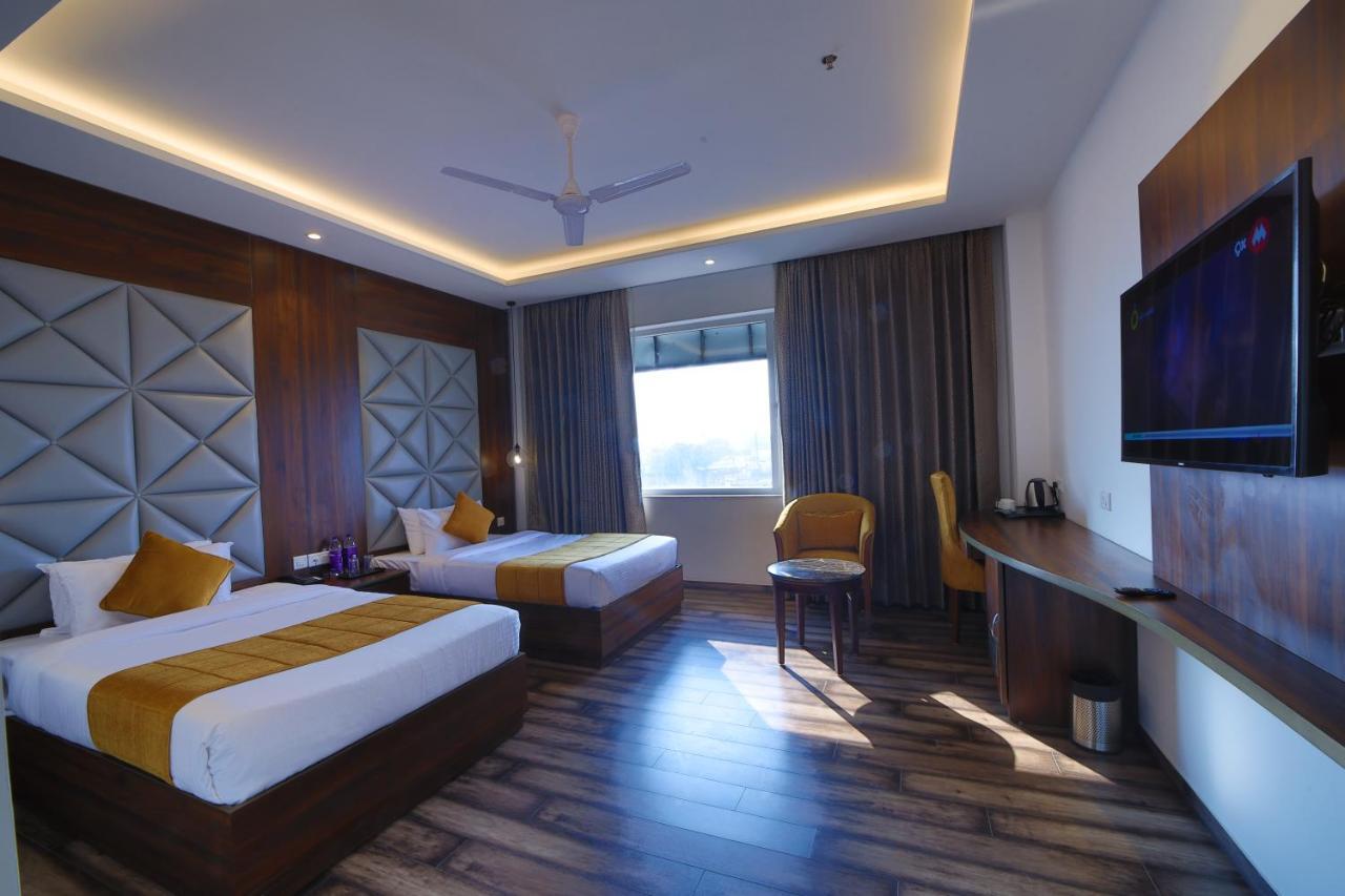 Hotel The Vilana A Unit Of Jg Developers Rishikesh Exterior photo