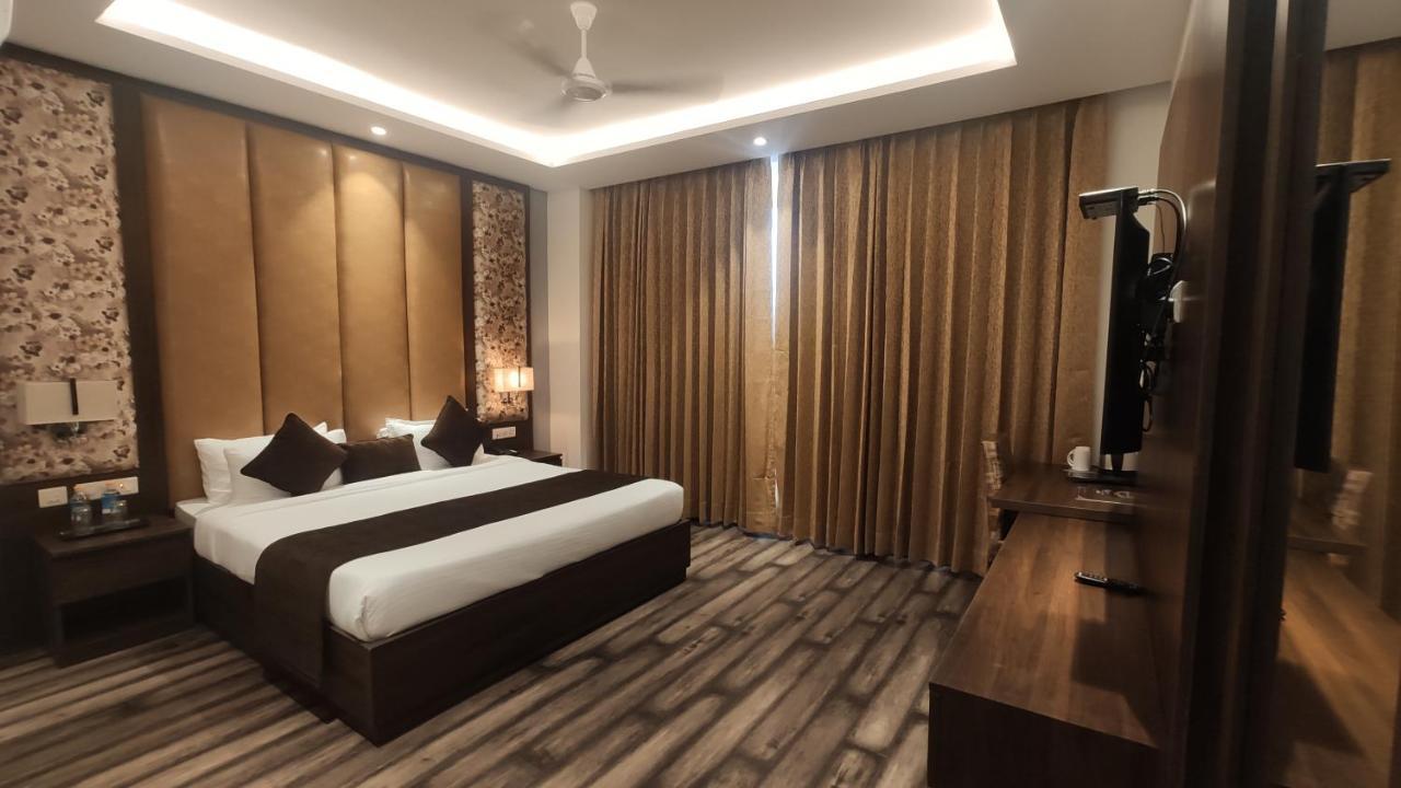 Hotel The Vilana A Unit Of Jg Developers Rishikesh Exterior photo