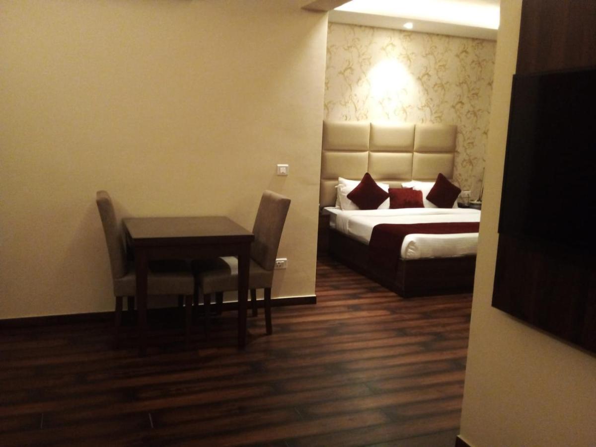 Hotel The Vilana A Unit Of Jg Developers Rishikesh Exterior photo